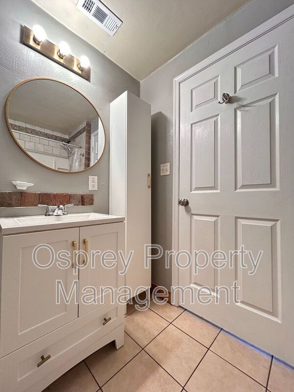 Charming 2-Bedroom Duplex in Portsmouth *ASK ABOUT OUR ZERO DEPOSIT* - Photo 8