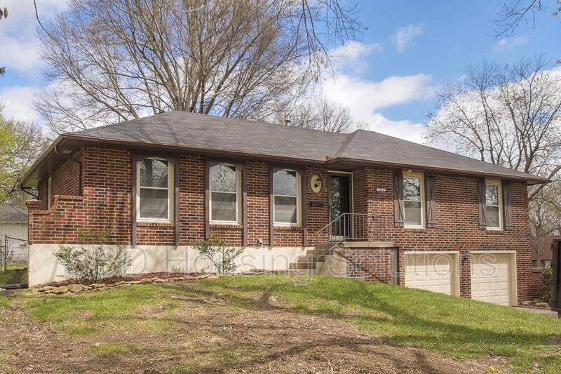 Kansas City House: 9024 E 90th Ter