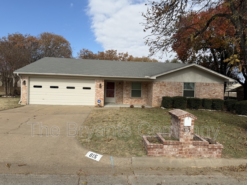 Weatherford House: 815 Hilltop Drive