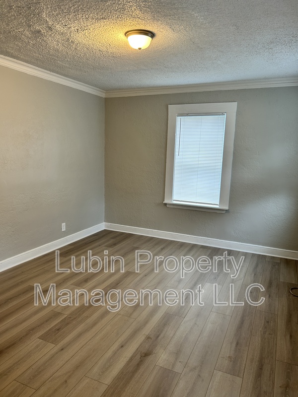 Memphis Condo: 2406 Forest Ave