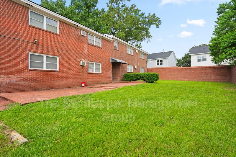 North Charleston House: 4133-8 St John's Avenue