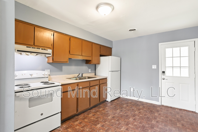 Rocky Mount House: 1322 Sportsman Trail