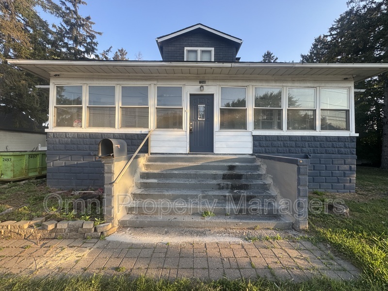 Center Line House: 8421 E Ten Mile Rd,