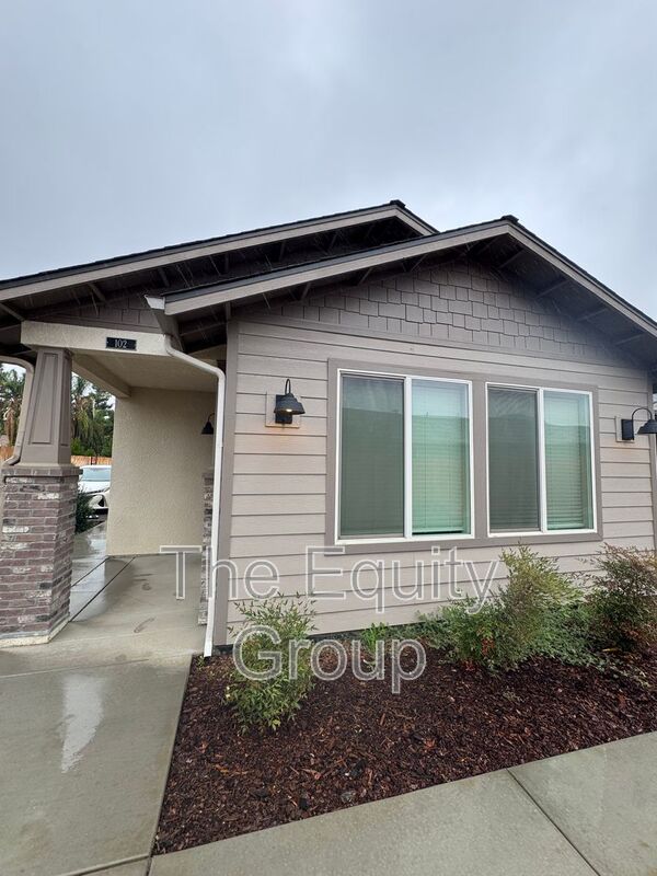 Visalia Condo: 519 S Summit Street