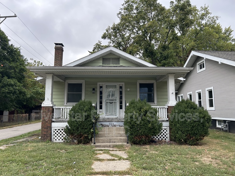 Springfield Condo: 207 E Spruce St