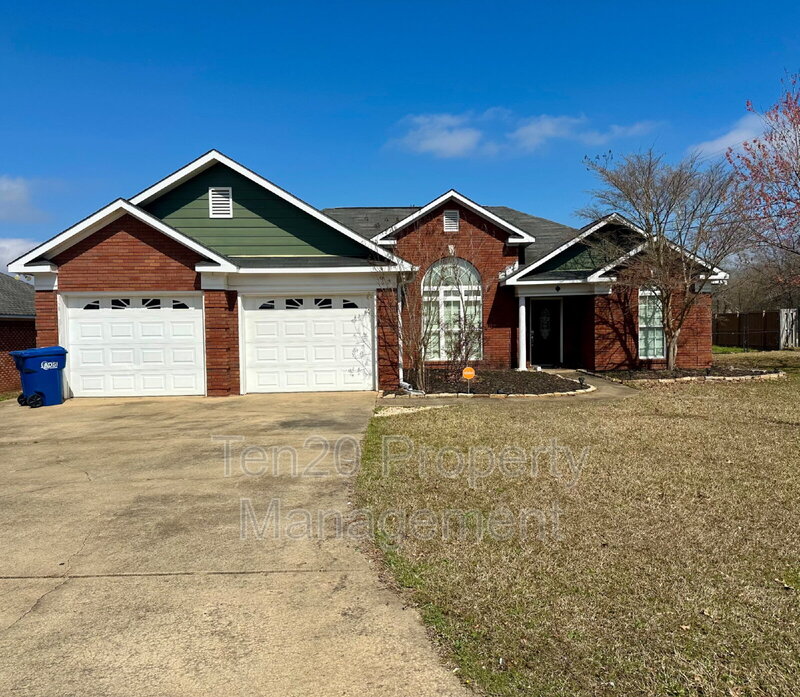 Phenix City House: 10 Lee Rd 2141