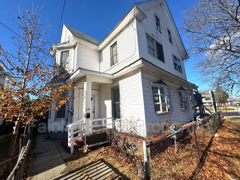 Millville House: 228 N 3rd Street