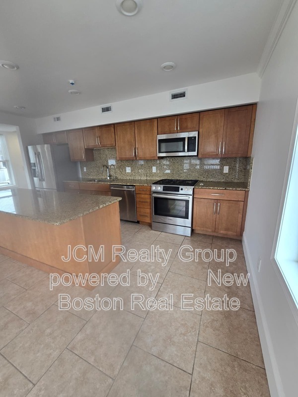 Chelsea Condo: 375 Crescent Avenue