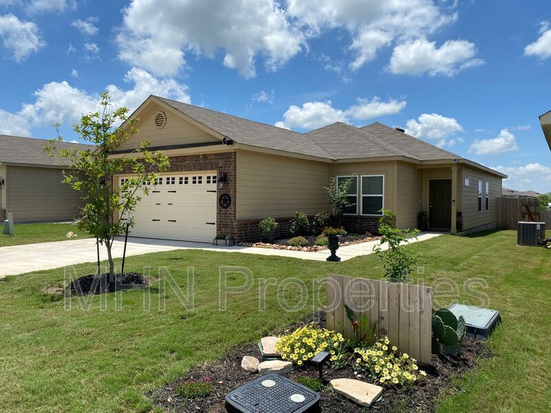 3 bed/2 bath GORGEOUS recently built home home, located in St. Hedwig off I-10! - Slider navigation 2