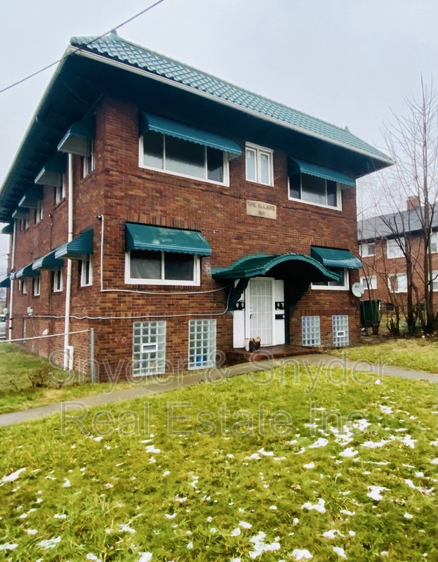 Akron House: 884 Copley Road