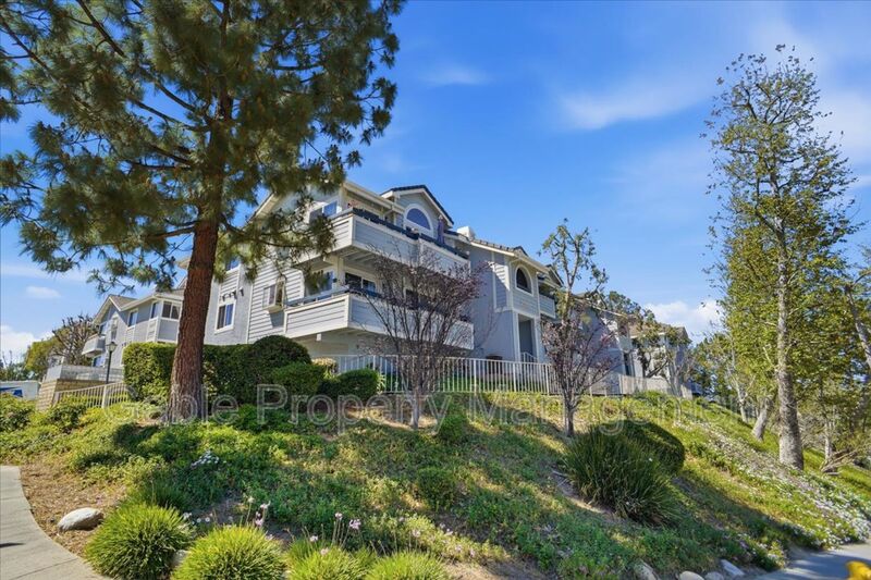 Santa Clarita Condo: 20305 Rue Crevier