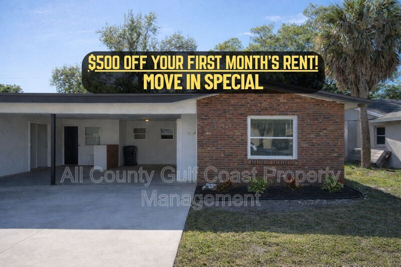 Bradenton House: 2218 Flamingo Blvd