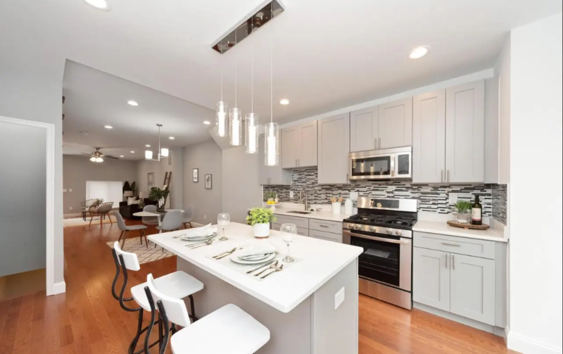 Baltimore House: 41X N Linwood Ave