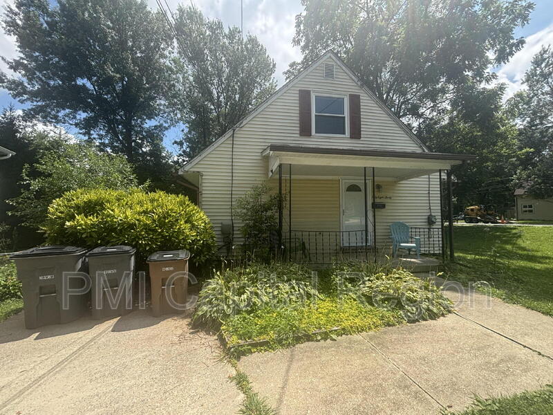 Rockville House: 5830 Vandegrift Ave