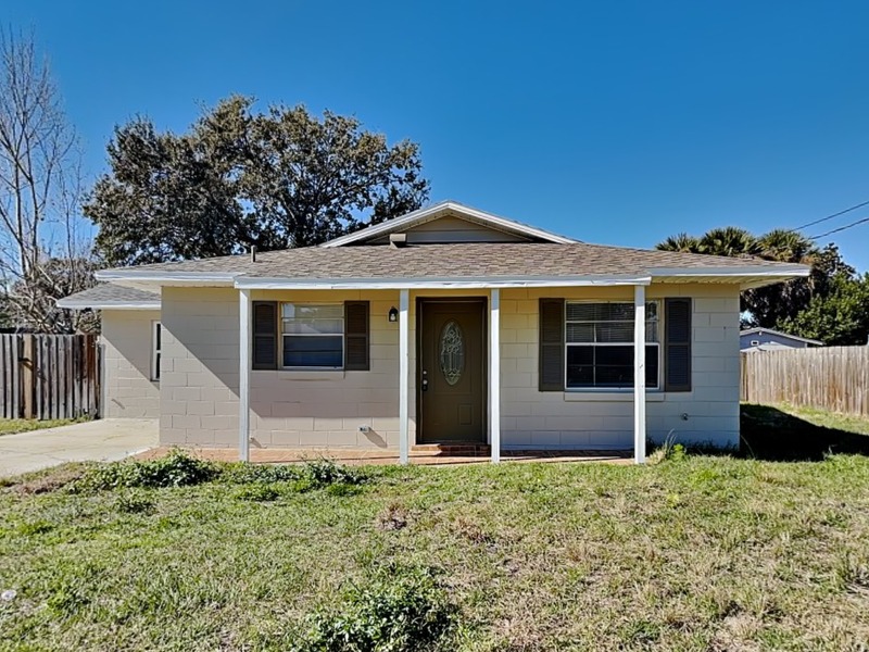 Tavares House: 465 Oak Dr