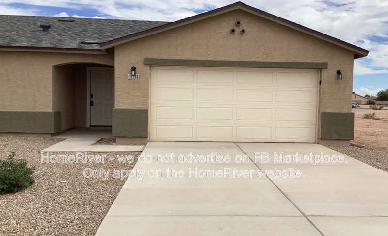 Arizona City House: 13211 S Jamaica Cir