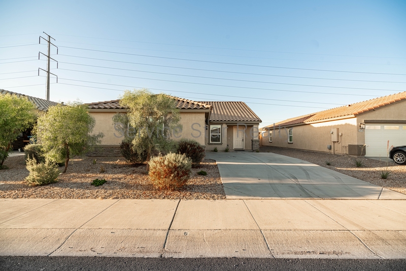 Buckeye House: 24516 W Pima St