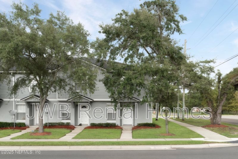 Jacksonville Townhome: 8400 McGirts Village Ln