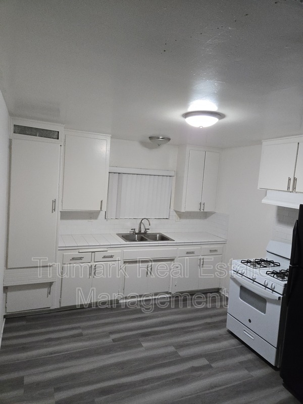 Los Angeles Condo: 4335 Toland Way