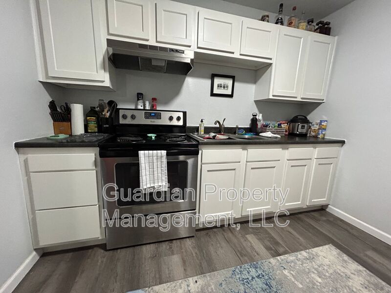 Maryville House: 123.5 N Main