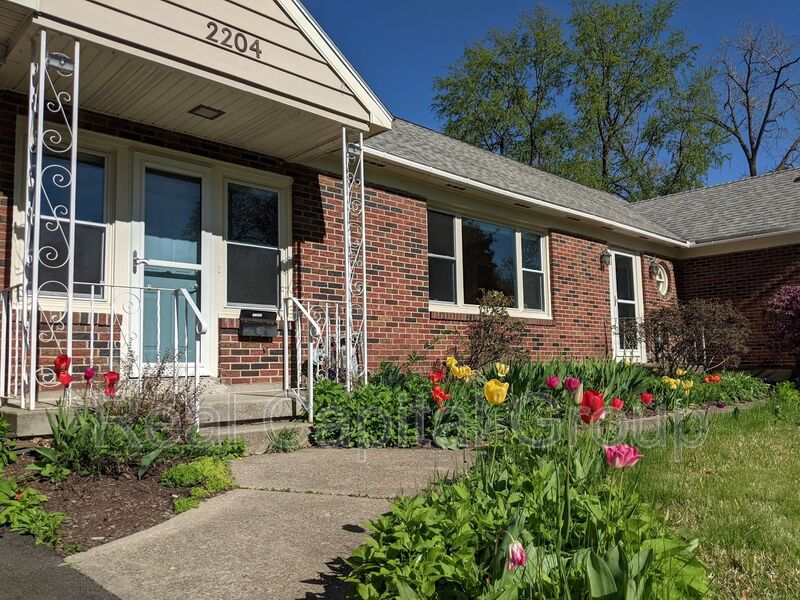 Niskayuna House: 2204 Dean St