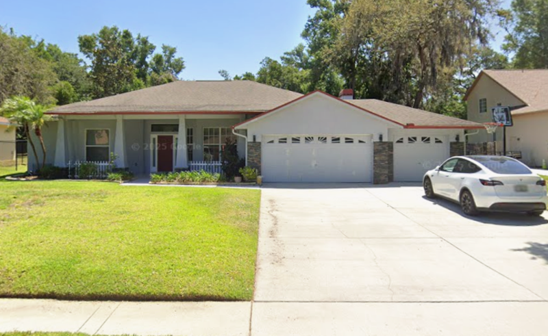 Thonotosassa House: 12221 Anne Kenia Dr