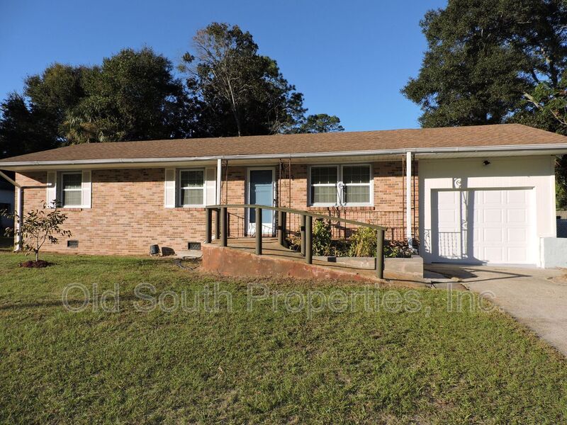 Pensacola House: 146 Drew Circle