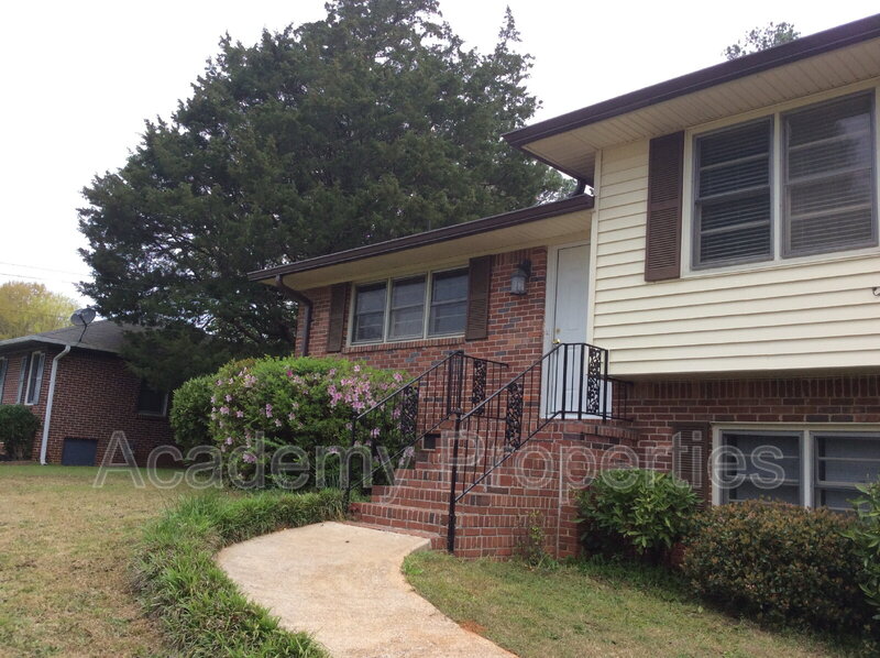 McDonough House: 209 Decatur Road