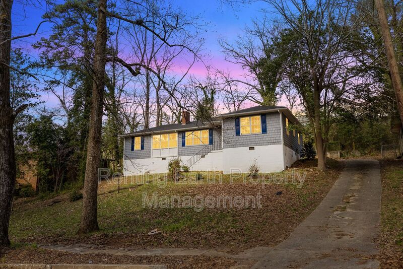 Birmingham House: 805 Vanderbilt St