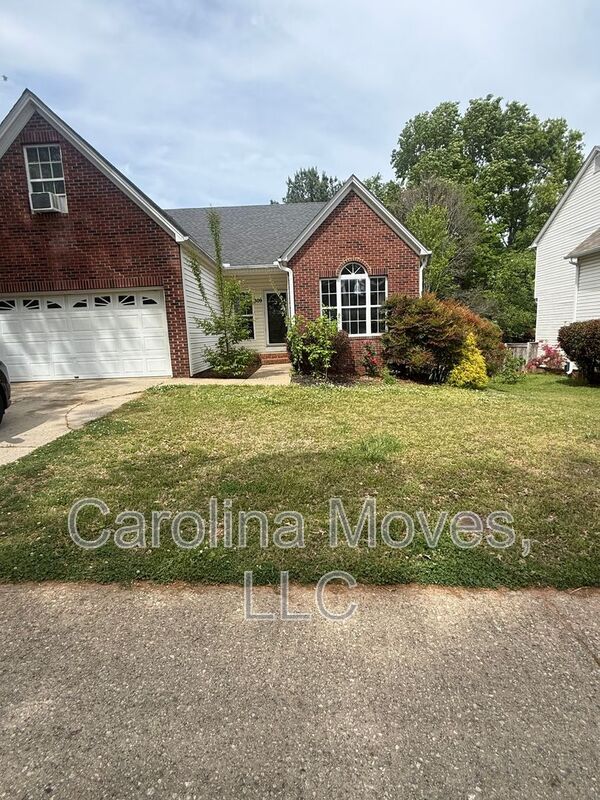 Simpsonville House: 309 Cresthaven Place