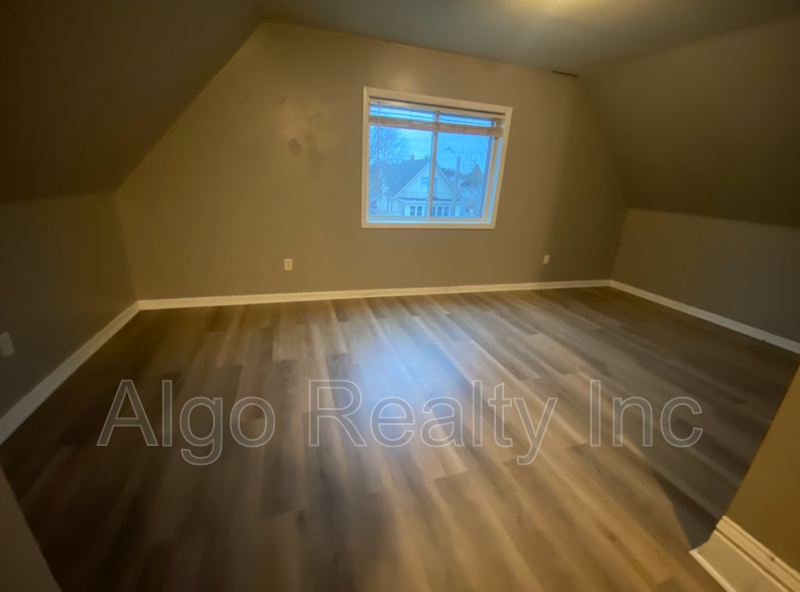 Minneapolis Condo: 2211 Queen Avenue North - 2