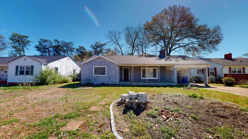 Spartanburg House: 111 Collins Ave