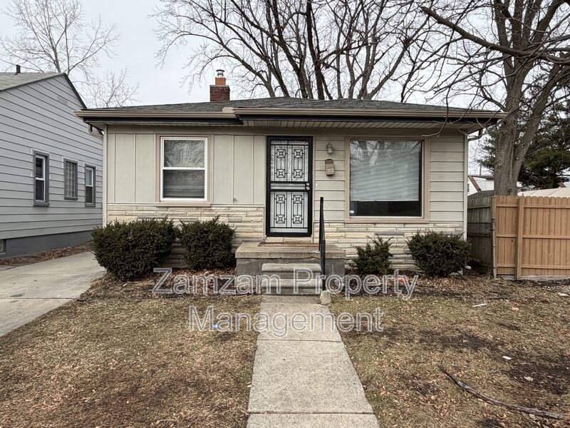 Center Line House: 8085 Stephens