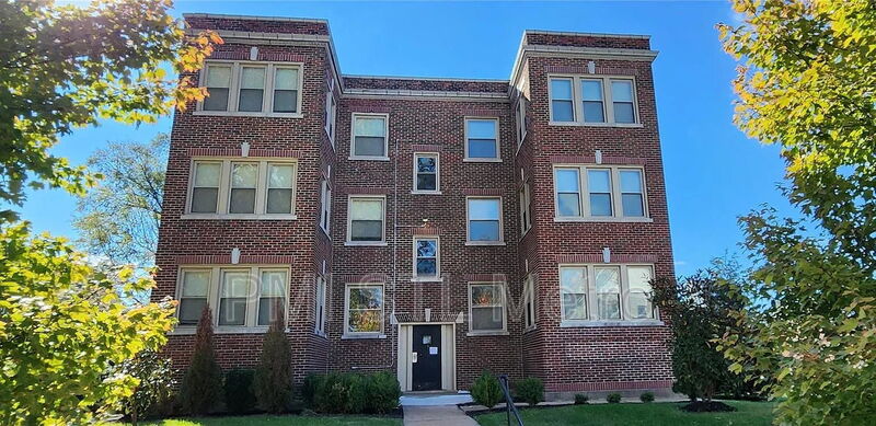 St. Louis Condo: 5572 Clemens Avenue