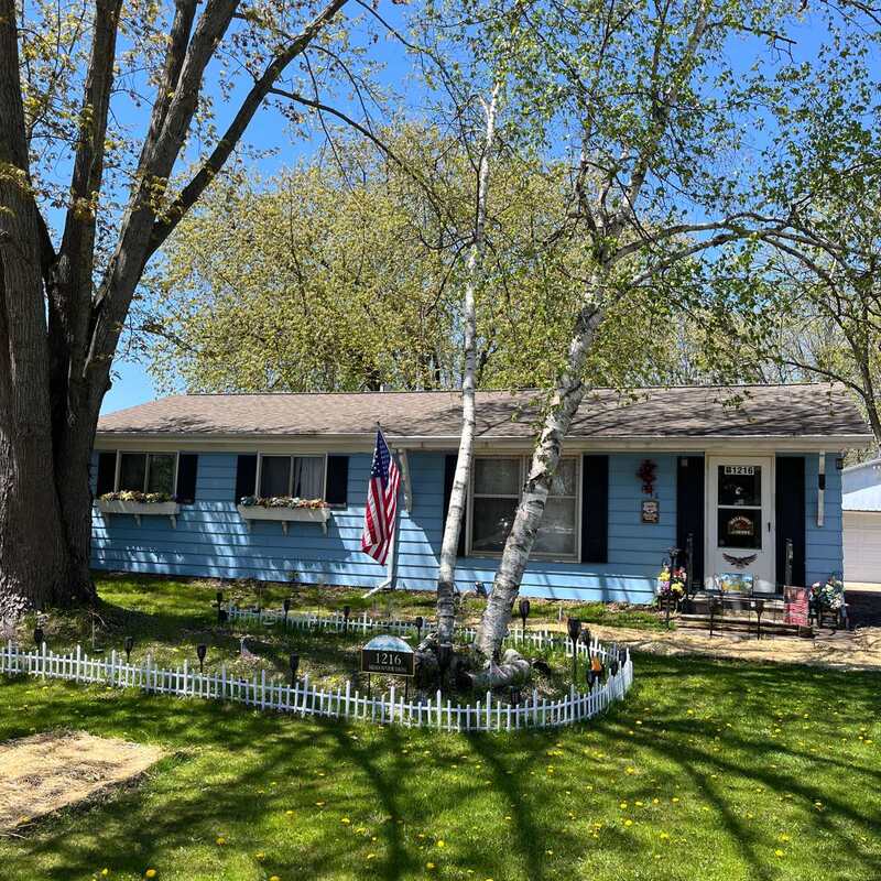 Menasha House: 1216 Meadowview Drive