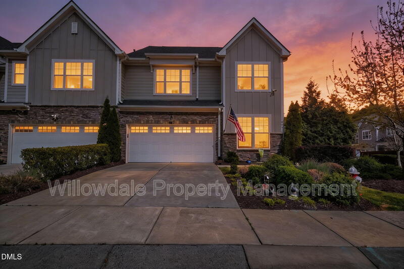 Cary Townhome: 902 Green Ash ln