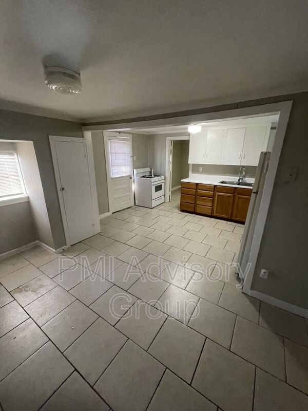 Silver Lake House: 308 Chestnut St