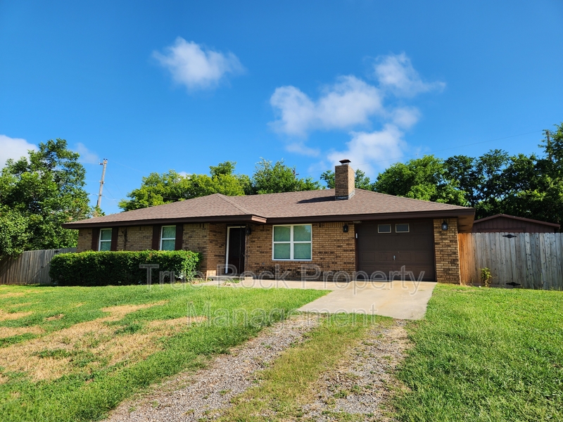 Ada House: 13770 County Road 1556