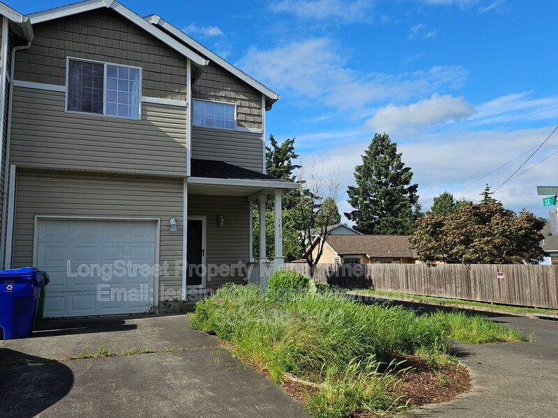 Portland House: 7445 SE Crystal Springs Blvd