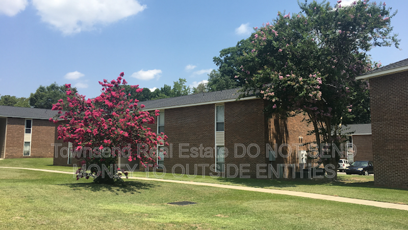 Fayetteville House: 5858-F Century Oaks Drive