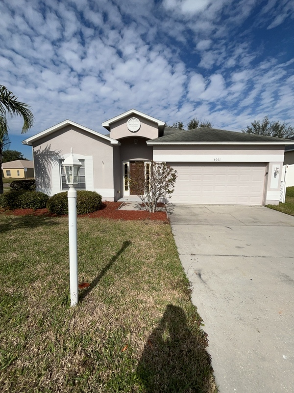 Winter Haven House: 6001 Forest Ridge Ln