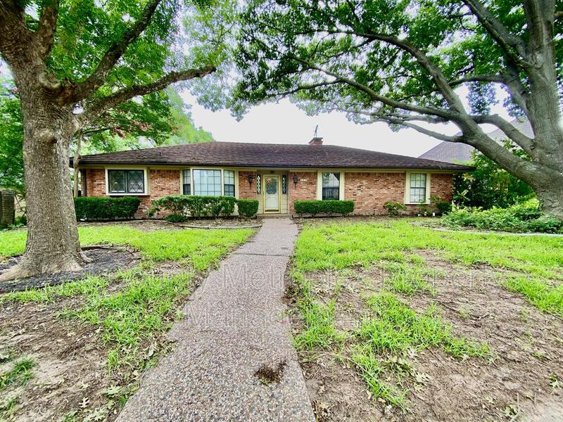 Richardson House: 223 Woodcrest Drive