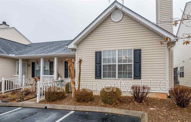 Greer House: 107 Hammett Grove Ln