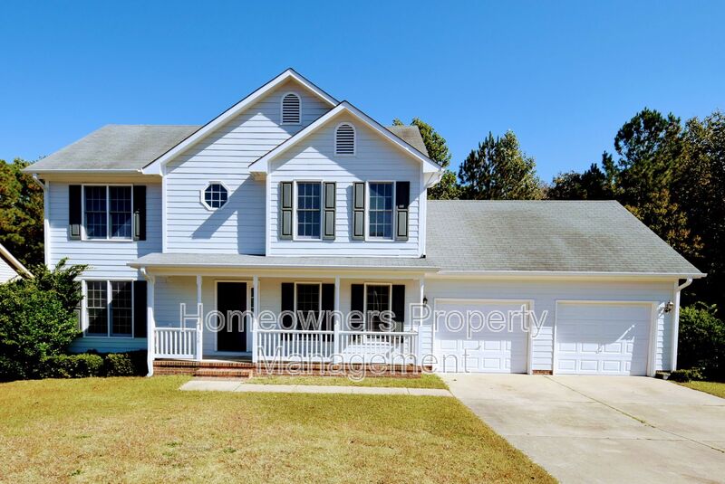 Fayetteville House: 328 Roundtree Dr