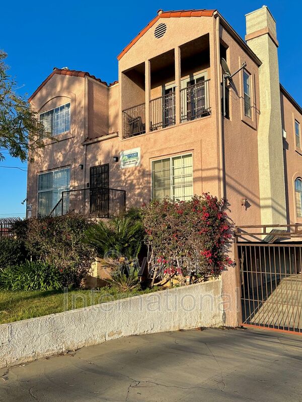 Gardena Condo: 14620 Berendo Avenue