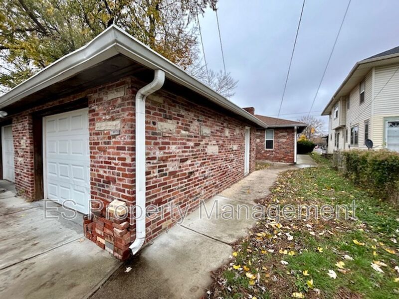 Charming 2-Bedroom, 1 Bathroom Duplex in Fountain Square!!! - Photo 23