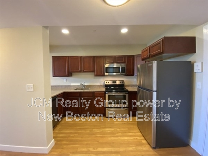 Braintree Condo: 20 Pond Street