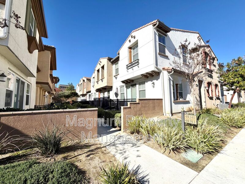 Murrieta House: 40347 Calle Real