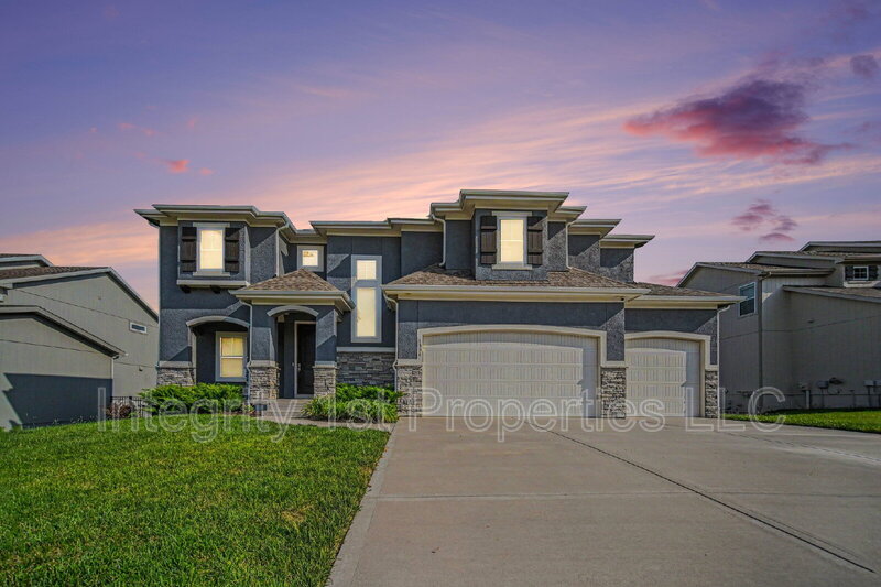 Kansas City House: 1304 NW 107th Terrace