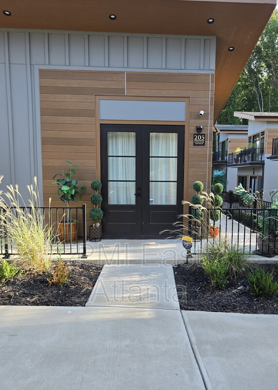 Union City House: 6305 Shannon Parkway South